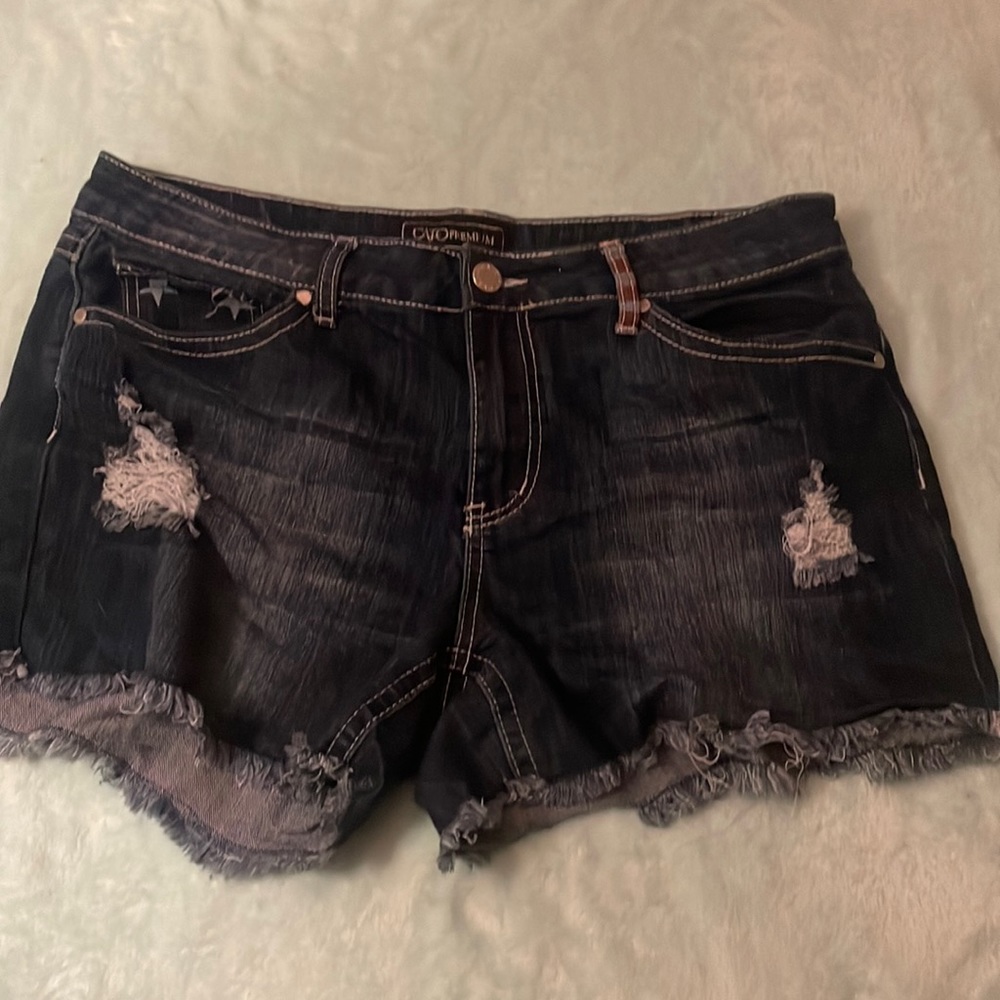 Woman’s 14 size Cato premium shorts.